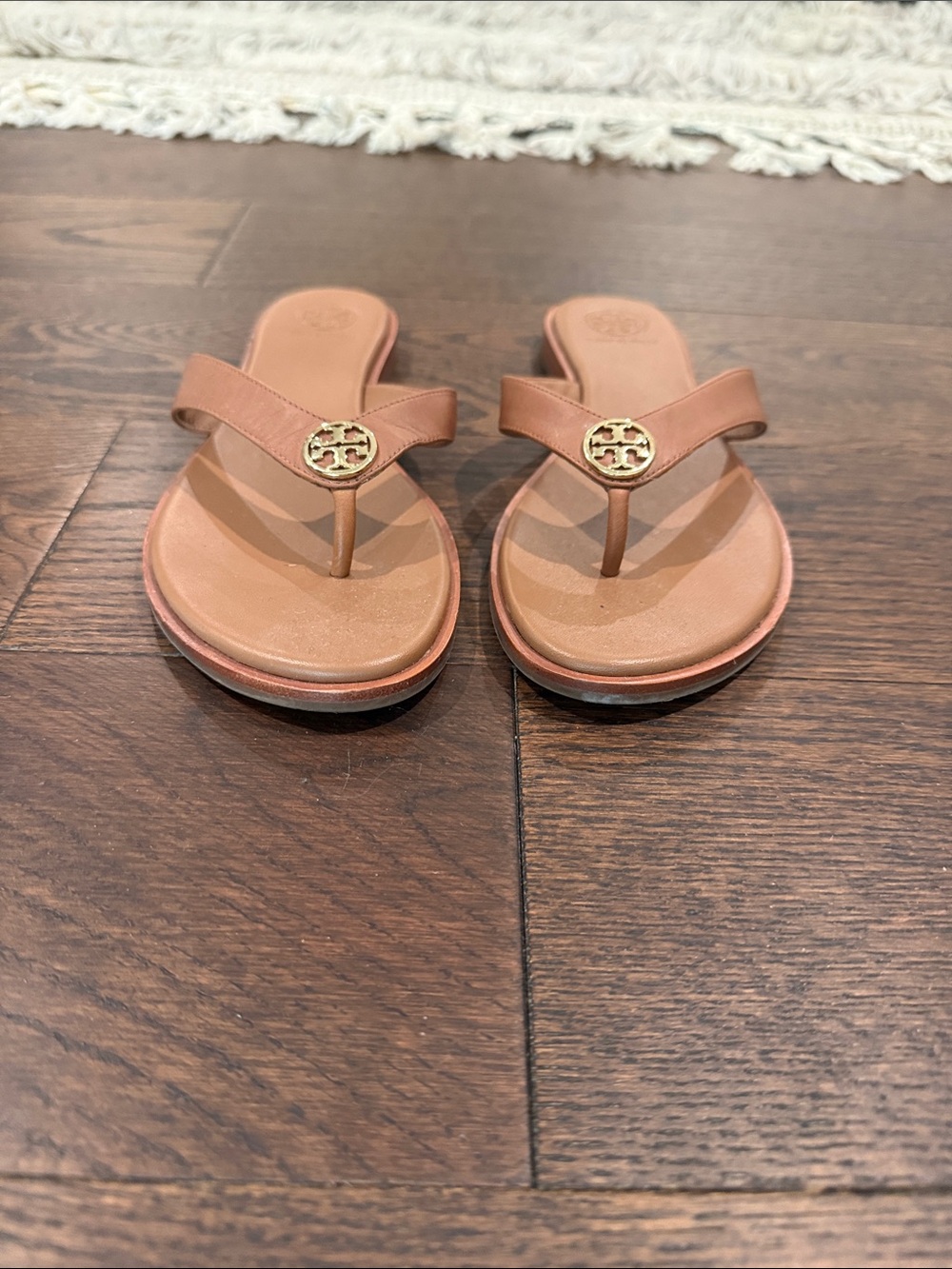 Tory Burch Tan Leather Logo Thong Sandals - Picture 4 of 5